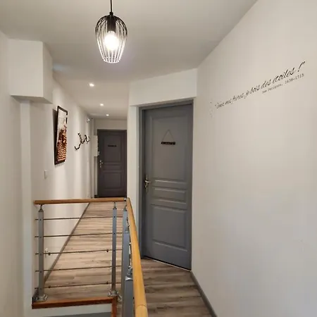 Privees A Hautvillers, Berceau Du Champagne Avec Salle De Bain Et Toilettes Incluses 3*