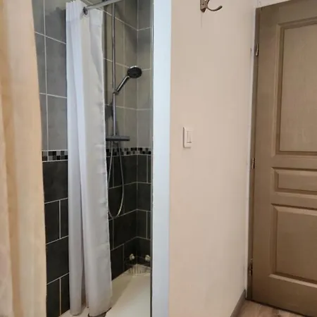 Privees A Hautvillers, Berceau Du Champagne Avec Salle De Bain Et Toilettes Incluses 3* Hautvillers