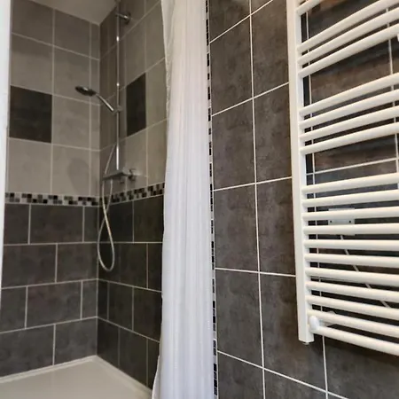 Privées à Hautvillers, Berceau Du Champagne Avec Salle De Bain Et Toilettes Incluses Couette-café Hautvillers