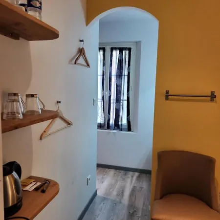 Privees A Hautvillers, Berceau Du Champagne Avec Salle De Bain Et Toilettes Incluses Hautvillers