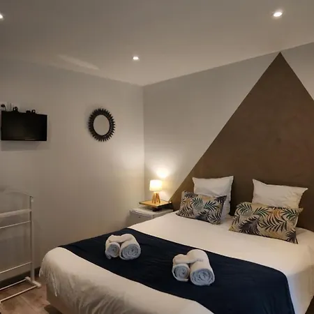 Privées à Hautvillers, Berceau Du Champagne Avec Salle De Bain Et Toilettes Incluses Couette-café *