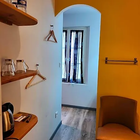 Privees A Hautvillers, Berceau Du Champagne Avec Salle De Bain Et Toilettes Incluses Bed and Breakfast Hautvillers
