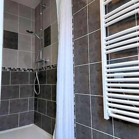 Bed and Breakfast Privees A Hautvillers, Berceau Du Champagne Avec Salle De Bain Et Toilettes Incluses