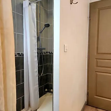 Bed and Breakfast Privees A Hautvillers, Berceau Du Champagne Avec Salle De Bain Et Toilettes Incluses