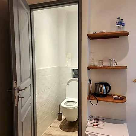 Privees A Hautvillers, Berceau Du Champagne Avec Salle De Bain Et Toilettes Incluses 3*