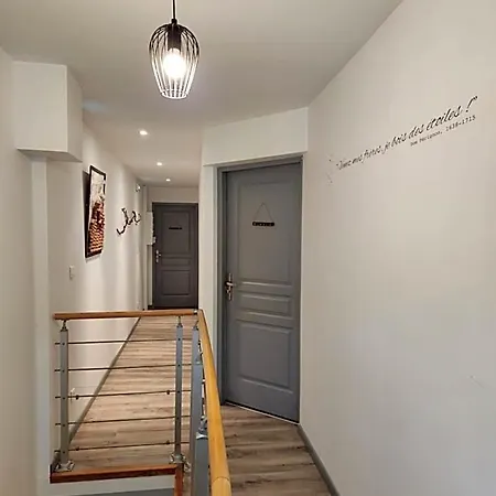 Privees A Hautvillers, Berceau Du Champagne Avec Salle De Bain Et Toilettes Incluses 3*